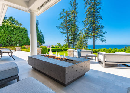 Trimline Outdoor Built-in Burner Tray ingebouwd in luxe terras met strakke vuurlijn
